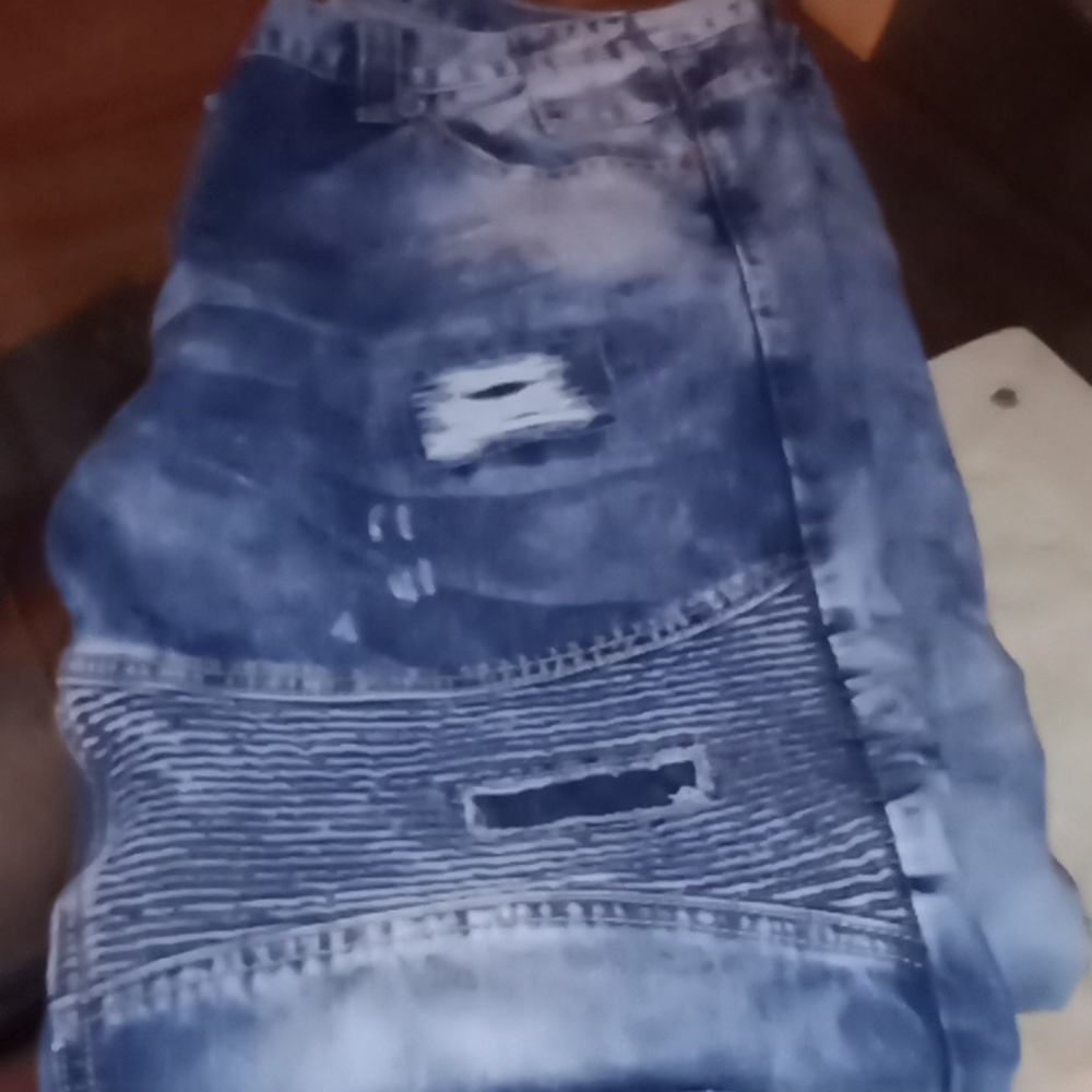 Straight leg distressed jeans